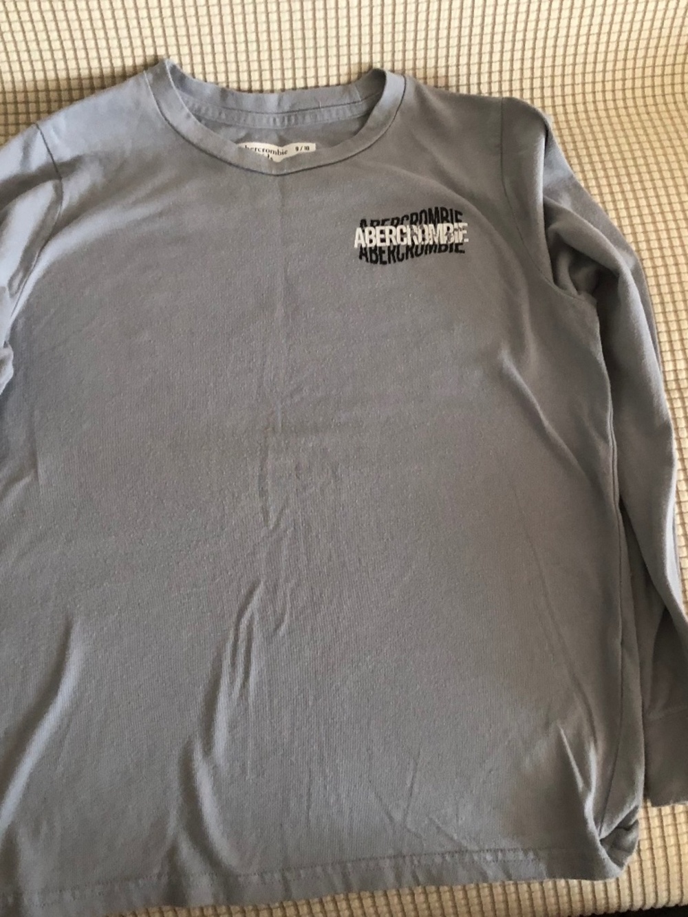 Abercrombie Kids Gray Graphic Long Sleeve Shirt Size 9/10